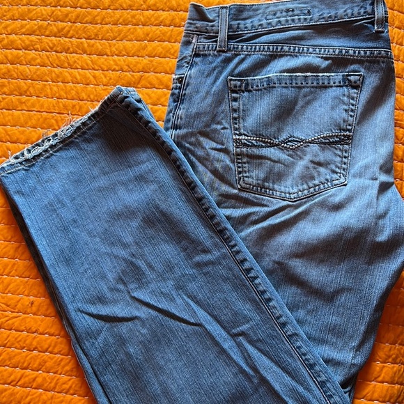 Lucky Brand Vintage men’s Straight  36x32  zippered fly  distressed - Picture 2 of 5